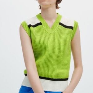 M🍀Marni & Uniqlo Popcorn Knitted V-Neck Knit Vest 🍀Limited Edition